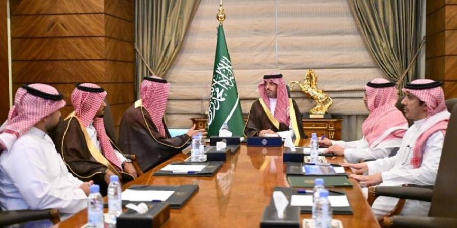 مُحافظ جدَّة يطَّلع على المشروعات الصناعية - لايف نيوز