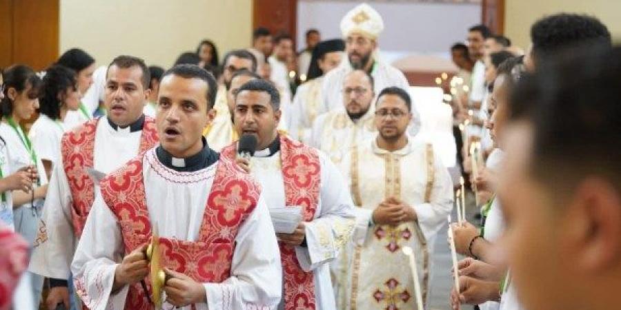الأنبا باخوم يفتتح المسيرة الثانية عشر لشباب الكنيسة القبطية الكاثوليكية بمصر - لايف نيوز