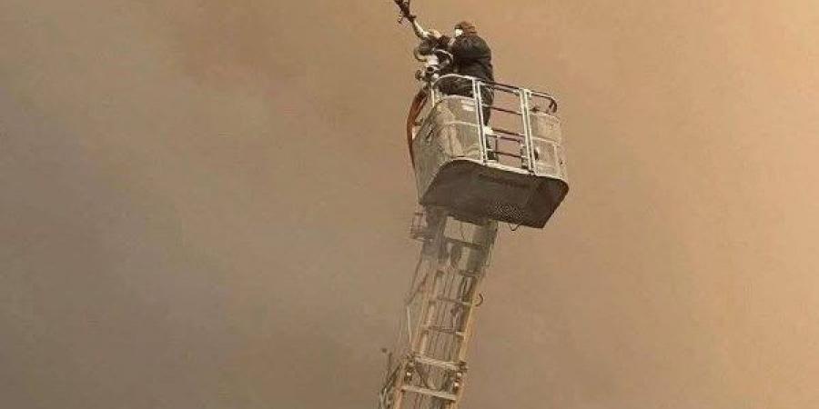 النيابة العامة تُباشر التحقيقات في واقعة حريق مبنى سنترال رمسيس الرئيسي - لايف نيوز