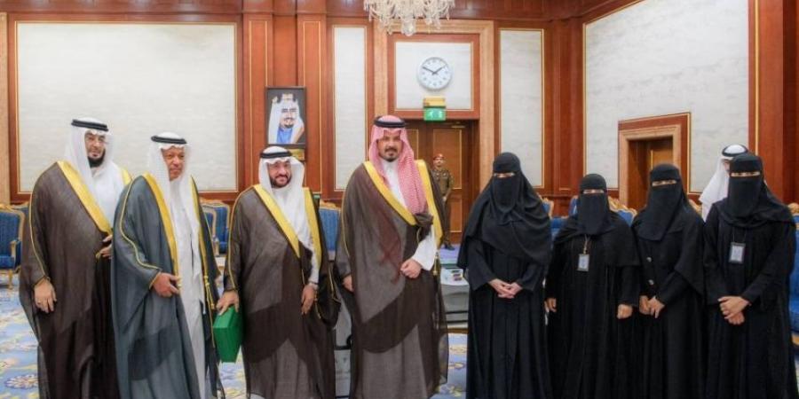 أمير المدينة يشيد بجهود تطوير القطاع التعليمي - لايف نيوز